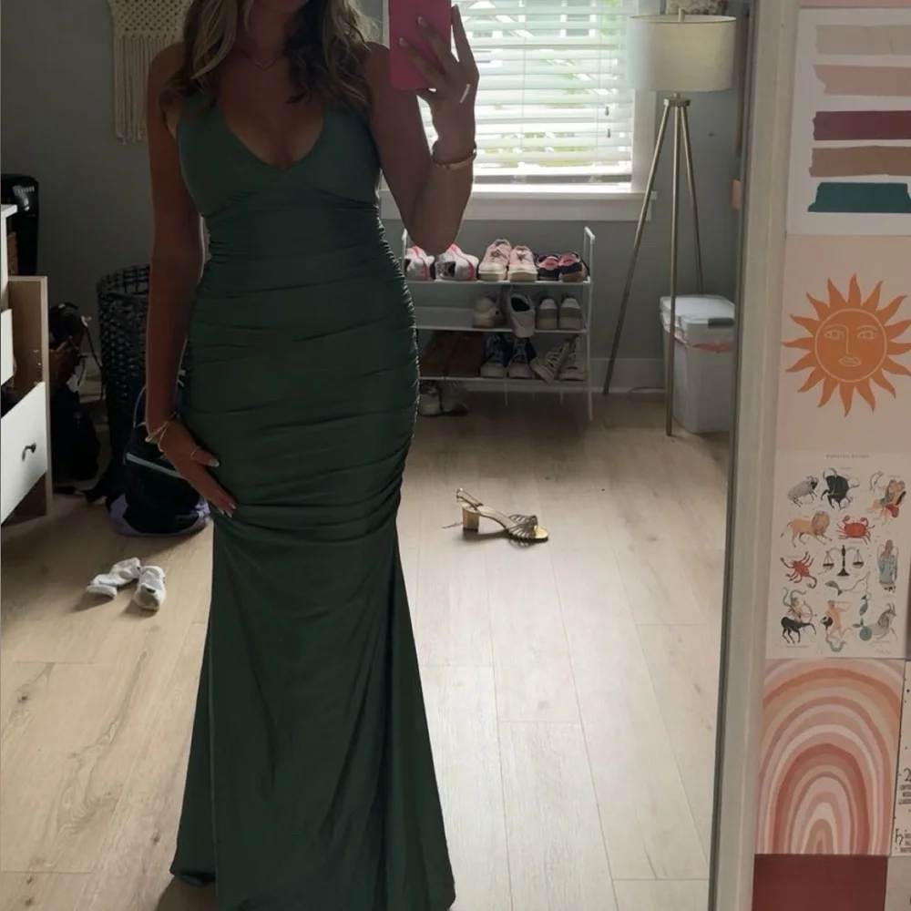 Elegant Green Halter Maxi Dress PROM - Picture 4 of 4